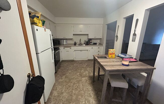 1 bed, 1 bath, $1,015, Unit 32