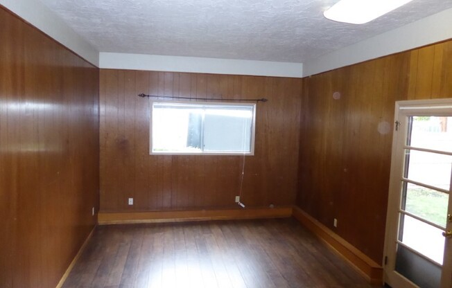 3 beds, 2 baths, $2,500