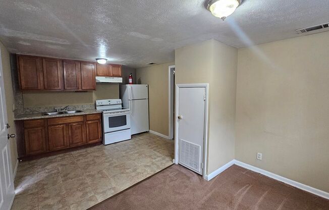 2 beds, 1 bath, $925