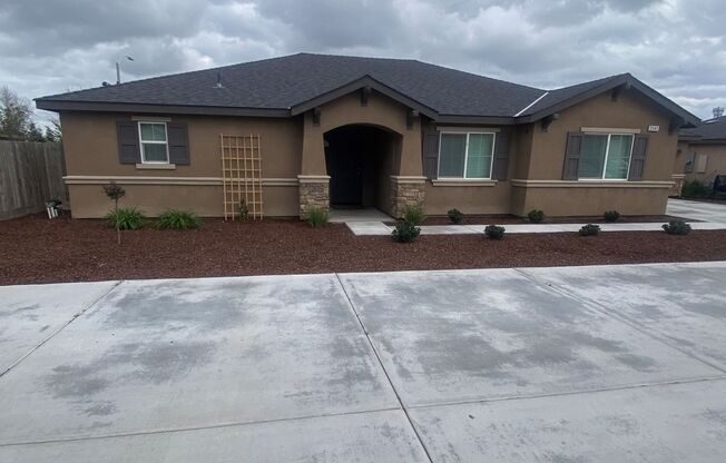 3 Bedroom 2 Bathroom AVAILABLE NOW!! APPLY TODAY TO VIEW!