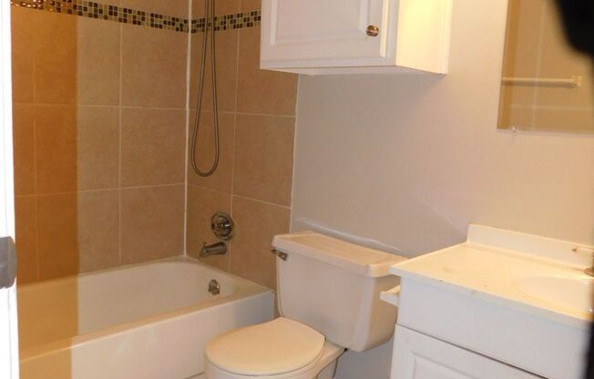 1 bed, 1 bath, $800, Unit APARTMENT 131