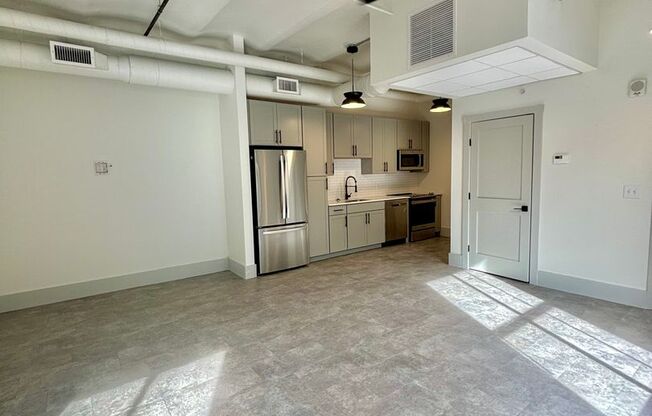 1 bed, 1 bath, 589 sqft, $1,900, Unit 39-713