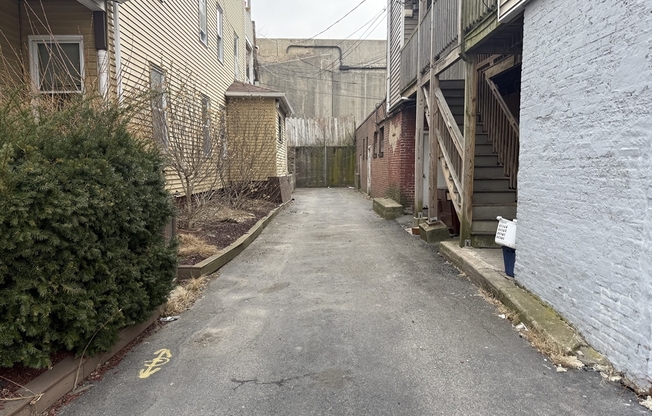 195 MILLBURY ST