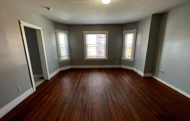 4 beds, 1 bath, 1,694 sqft, $1,900, Unit 216 Pine St - 2nd Floor