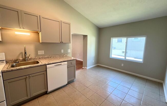 3 beds, 1 bath, $1,250