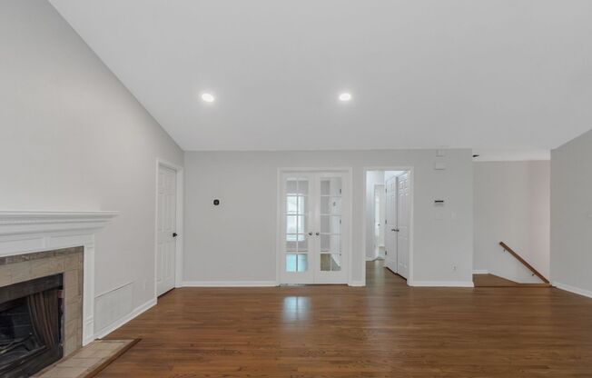 3 beds, 2 baths, $2,800