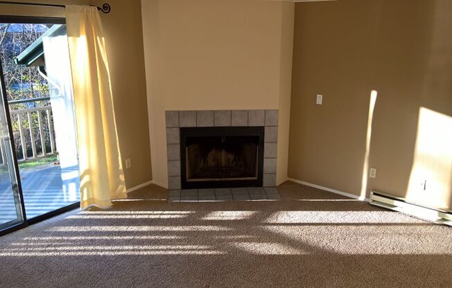2-Bed, 2-Bath Ideally Located Redmond Condo w/ Private Balcony!
