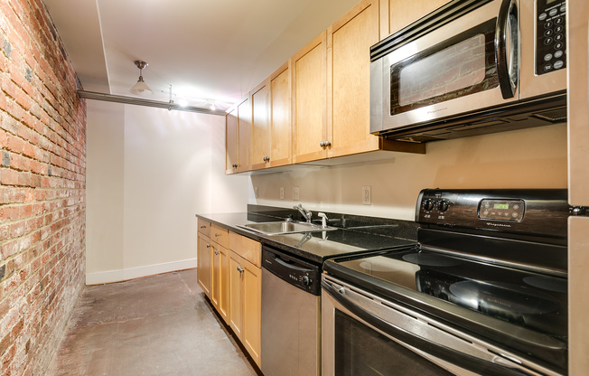 1 bed, 1 bath, 710 sqft, $1,315, Unit C06