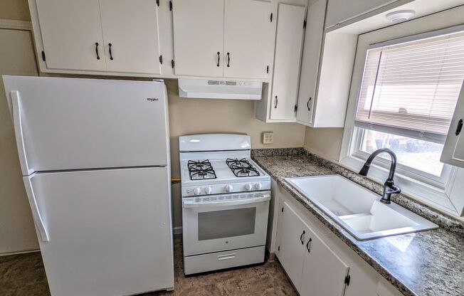 2 beds, 1 bath, $1,600