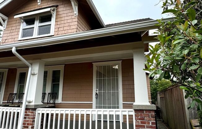 Charming 3-Bedroom Duplex in Tacoma