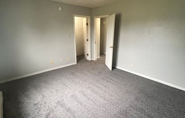 2 beds, 1 bath, $1,100