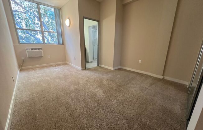 2 beds, 2 baths, 750 sqft, $2,105, Unit 352