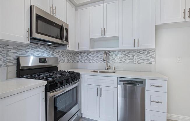 Fully Equipped Kitchen at Hollywood Vista, Hollywood, 90046