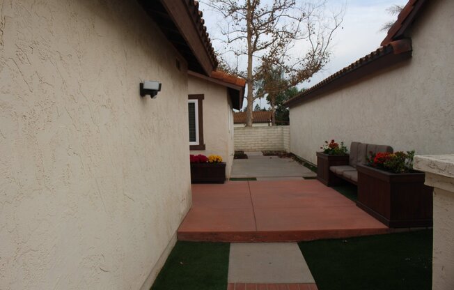 AVAILABLE NOW FOR PRE-PLEASING! 3 BEDROOM 2 BATH IN Oceanside! CALL TODAY TO SCHEDULE A SHOWING!