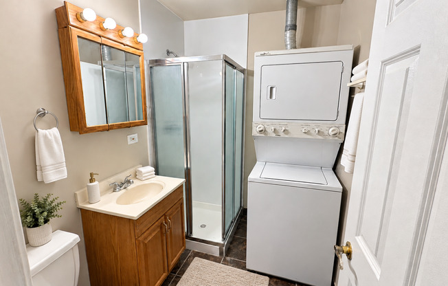 3 beds, 2 baths, $1,785, Unit 3w