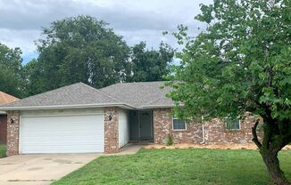 Southwest Springfield 3 Bed / 2 Bath Home with Garage – Pre-Leasing Now!
