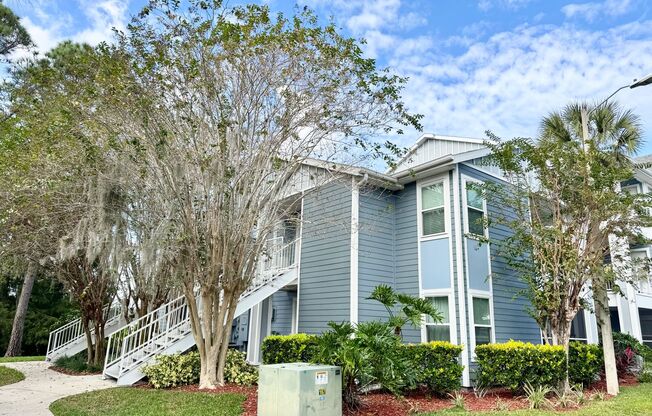 Beautiful 2 bedroom/2 bathroom corner condo in gated Regency Park!