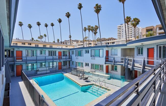 Hayden on Hollywood...Authentic Hollywood Living Experience! Fully Remodeled Units...CALL NOW!