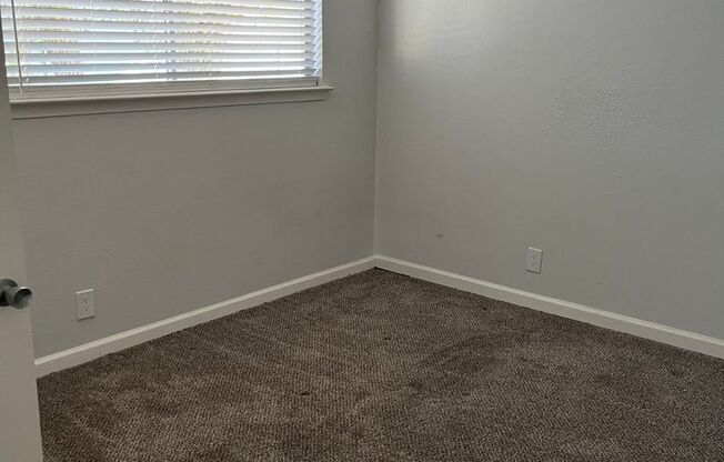 2 beds, 1 bath, 900 sqft, $775, Unit 210-D