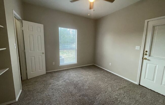 3 beds, 2 baths, 1,062 sqft, $1,395, Unit 122