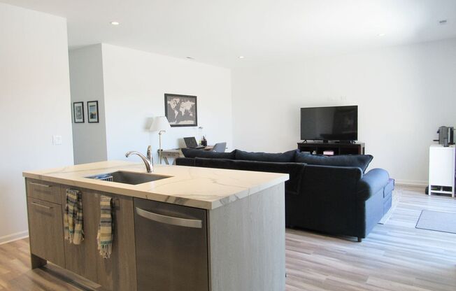 2533/2535 W. Fullerton Ave.