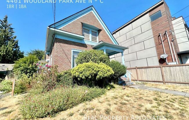 4461 WOODLAND PARK AVE N
