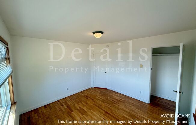 ** Application Pending** Adorable 2 BR home in Manette with View!