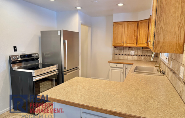 3 bed 2 bath house - 1 car garage - PET FRIENDLY