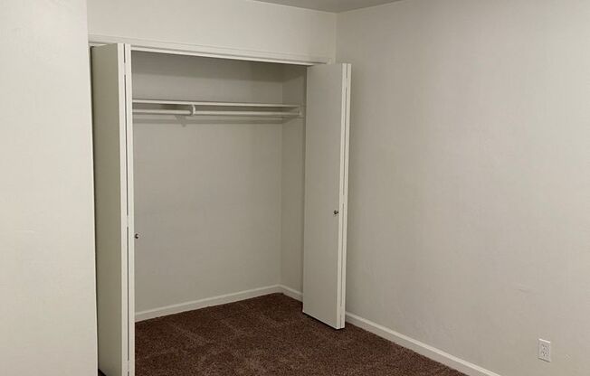 2 beds, 1 bath, 900 sqft, $1,400, Unit Unit D