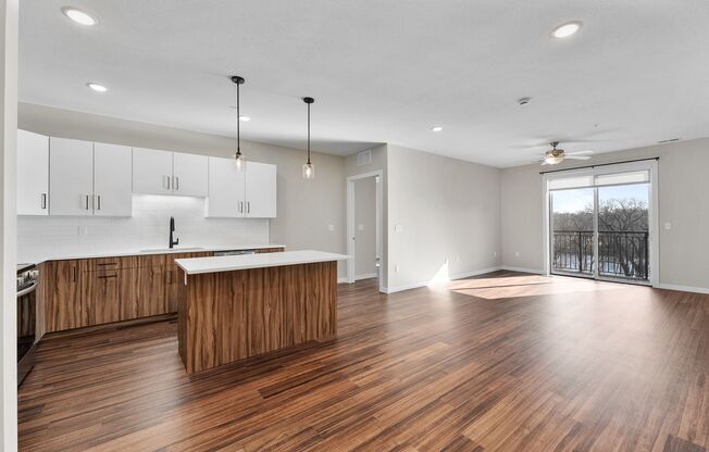 2 beds, 2 baths, 1,210 sqft, $1,950, Unit 520