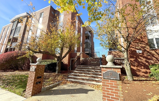 1 bed, 1.5 baths, $2,400, Unit 4D