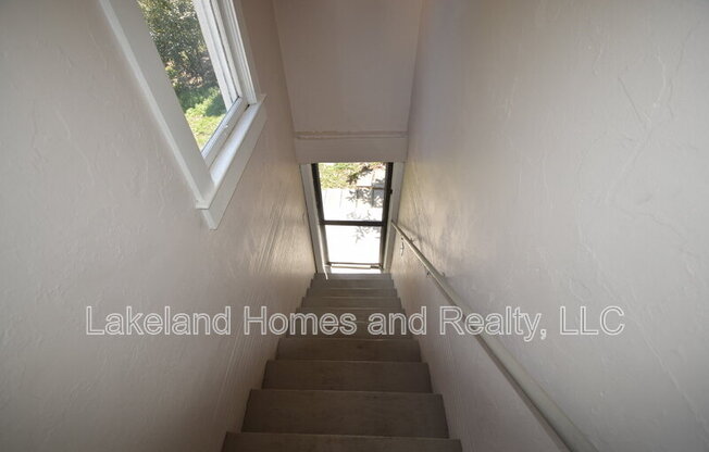 906 1/2 VISTABULA ST