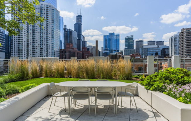 550 W KINZIE ST