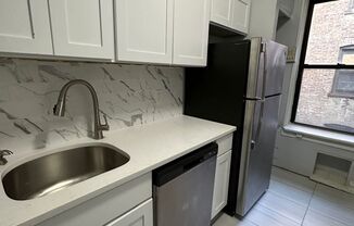 3 beds, 1 bath, $2,600, Unit 202