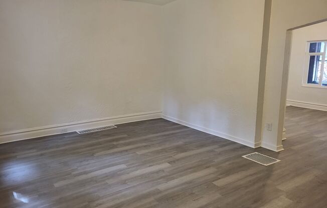 Newly renovated 2 bedroom in Hazelwood! Available now!