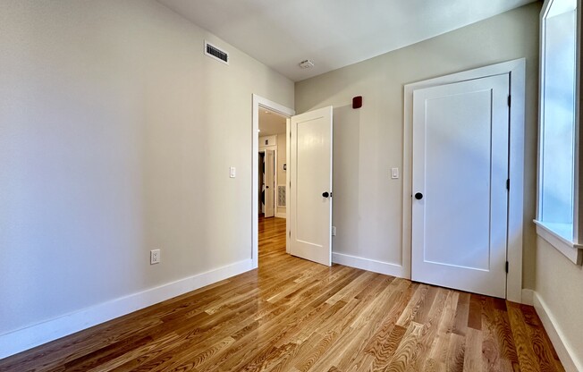 2 beds, 1 bath, $4,200, Unit 4F