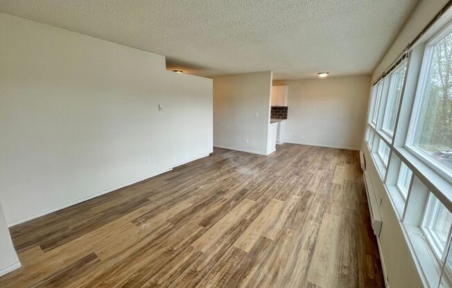 2 beds, 1 bath, 682 sqft, $1,695, Unit 13