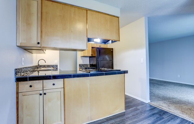 2 beds, 1 bath, 990 sqft, $1,595, Unit 15