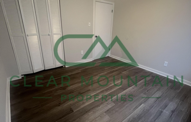 2 beds, 1 bath, 980 sqft, $1,250, Unit 34