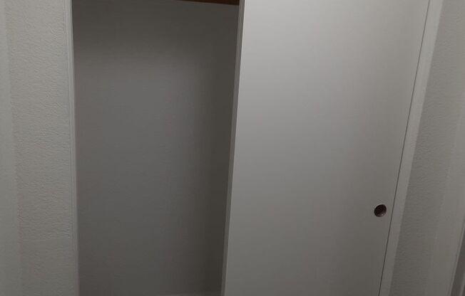 1 bed, 1 bath, 678 sqft, $1,675, Unit 2402