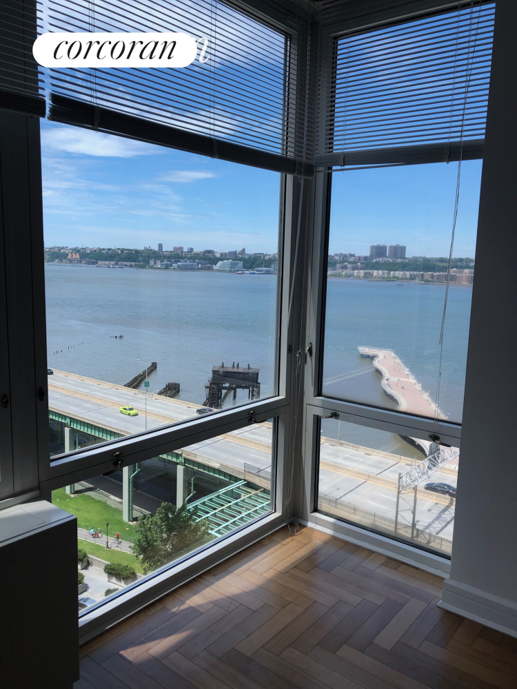 220 RIVERSIDE BLVD