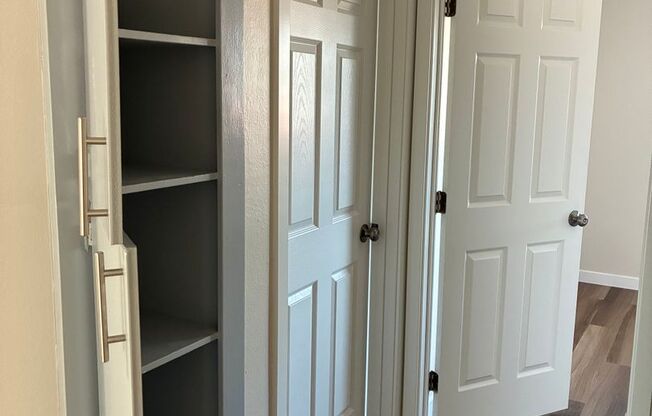 2 beds, 1 bath, 860 sqft, $1,699, Unit E-08