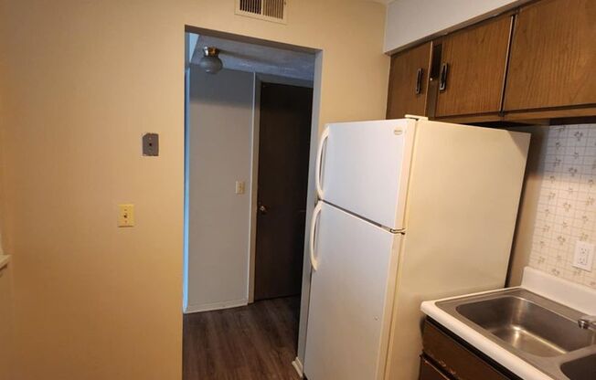 1 bed, 1 bath, 650 sqft, $775, Unit Unit 206