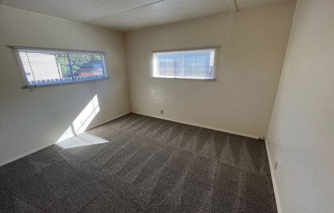 2 beds, 1 bath, 960 sqft, $3,250, Unit 85