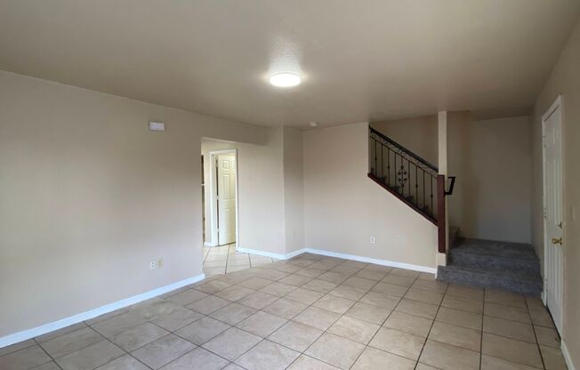 Spacious, 3 Bed, 2 Bath Townhouse