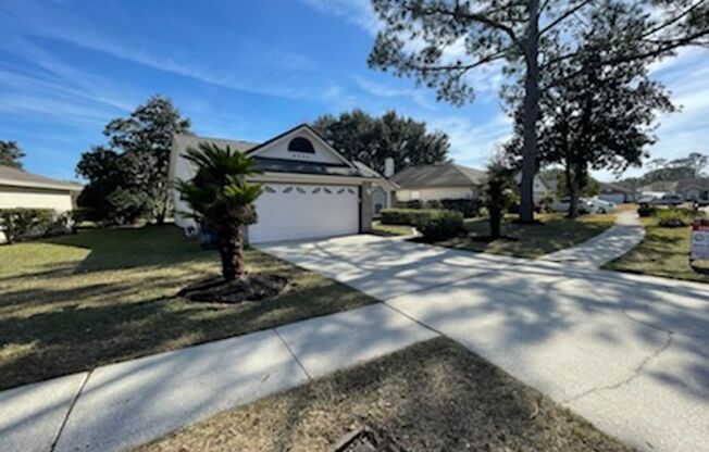 Lovely 3 BR/2BA Lake Front Home in convenient Argyle/Oakleaf location.