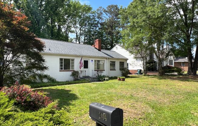 Adorable 2bdrm/1bth Ranch Style Home Conveniently Located in Henrico's West End!!