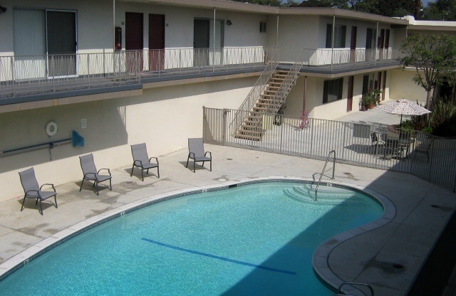 2 beds, 1 bath, $2,450, Unit 3344-20