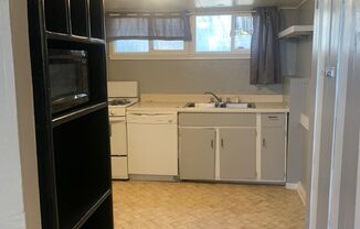 1 bed, 1 bath, 672 sqft, $825, Unit Unit 2