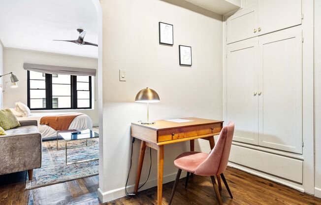 Studio, 1 bath, 300 sqft, $1,700, Unit 214H